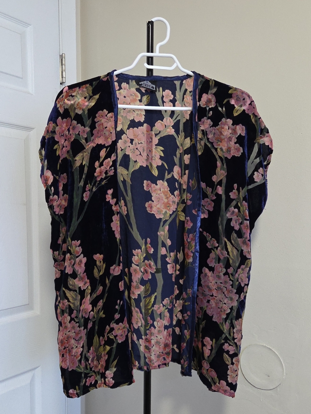 Angie Floral Velvet Open-Front Kimono Jacket - Navy & Pink